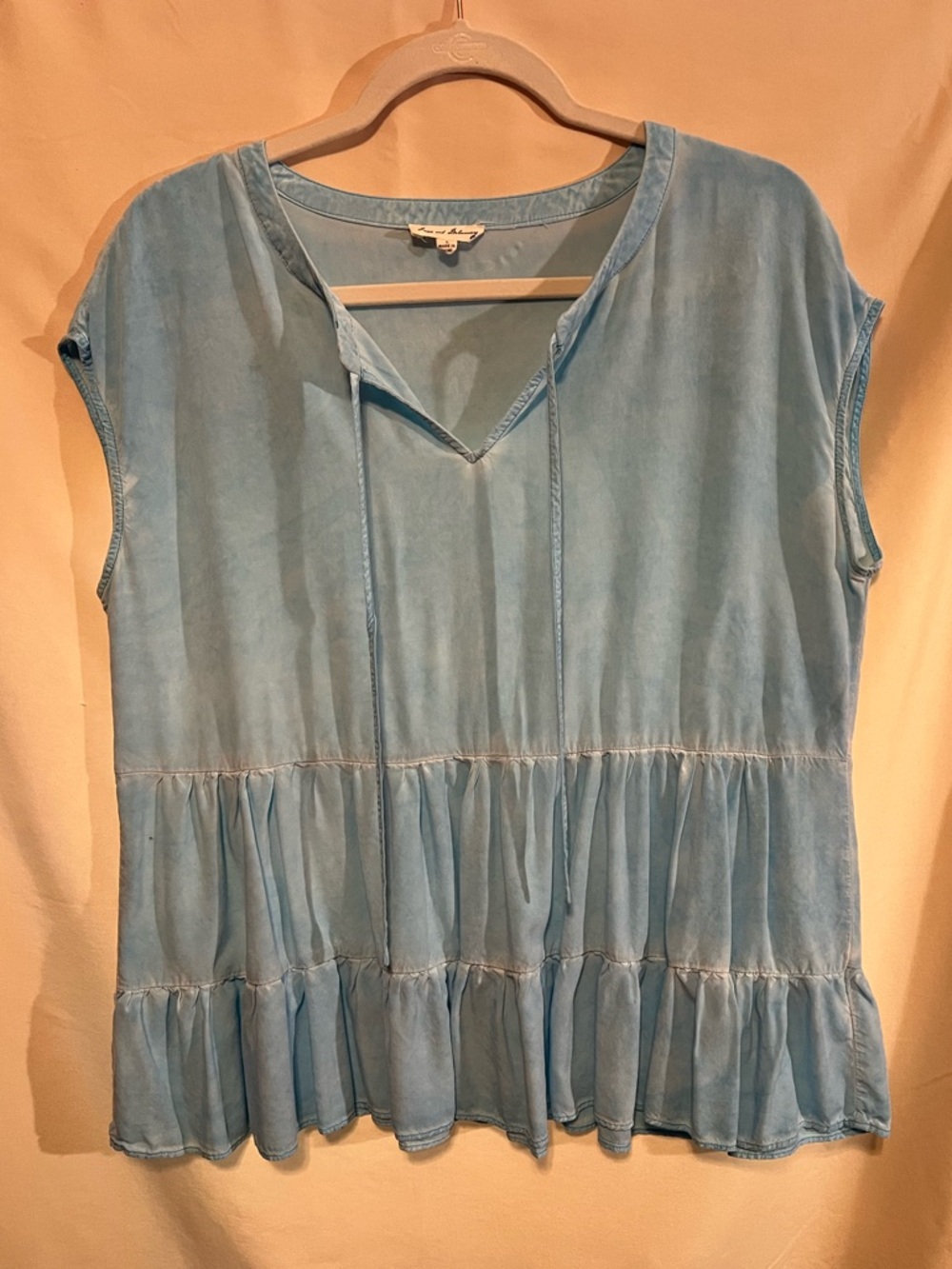 Jane and Delancey Light Blue Tiered V-Neck Women’s Top Size L
